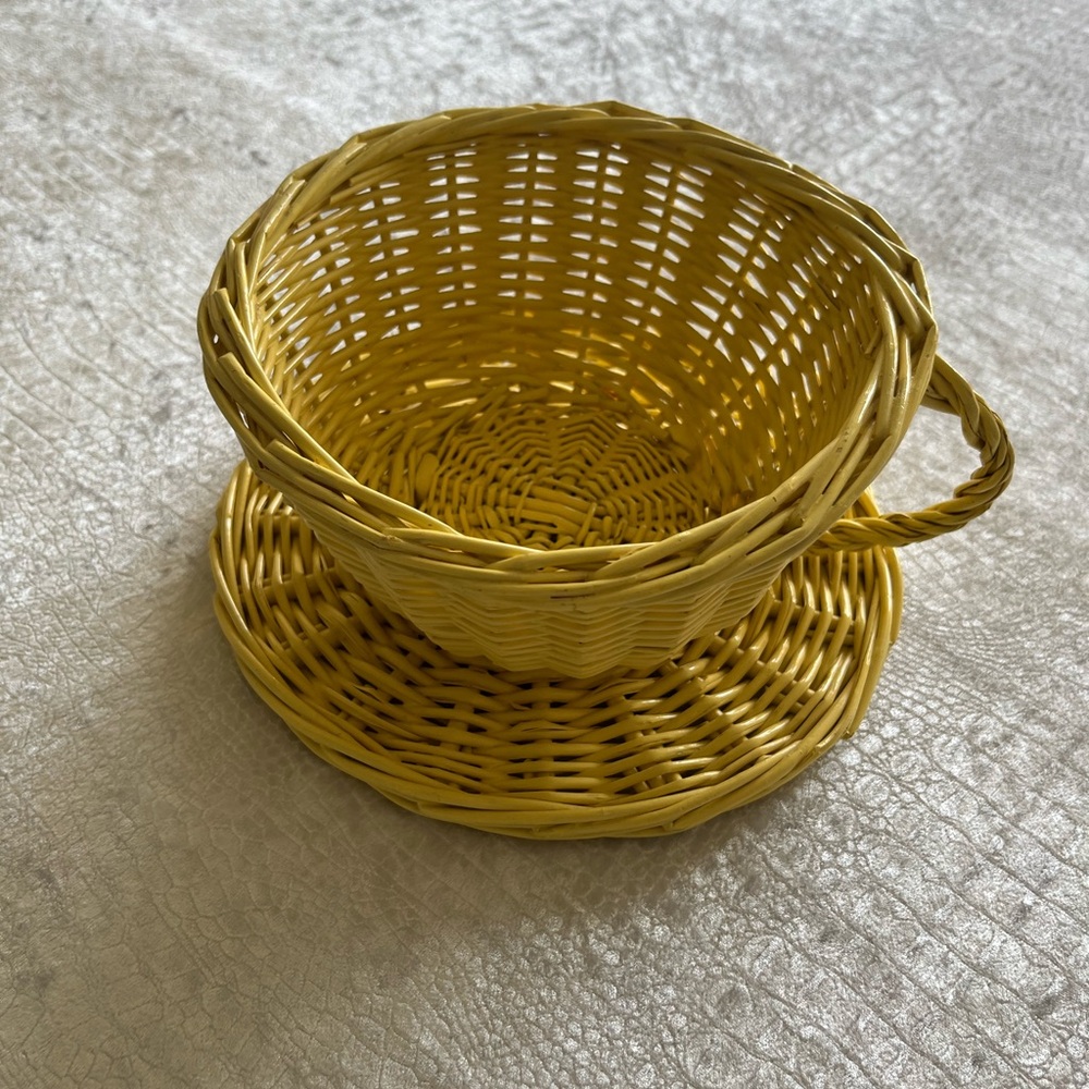 Wicker teacup planter